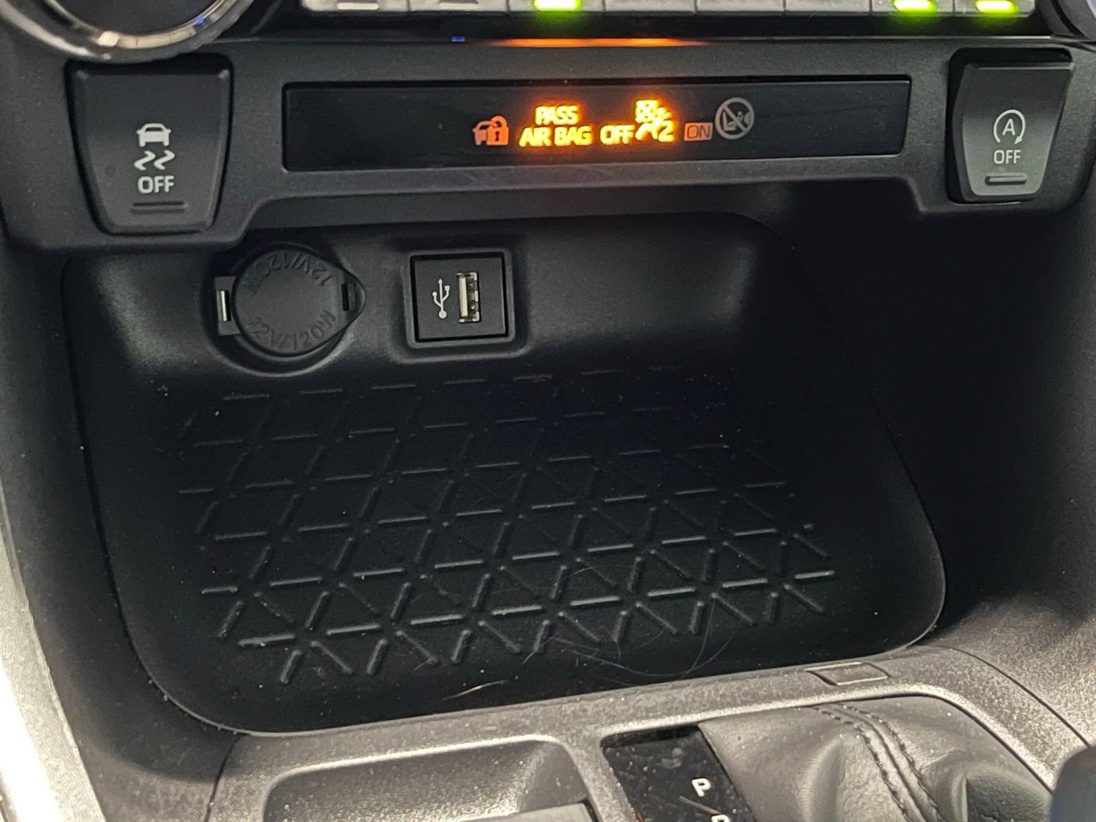 Used 2025 Toyota RAV4 XLE AWD/4WD image 24