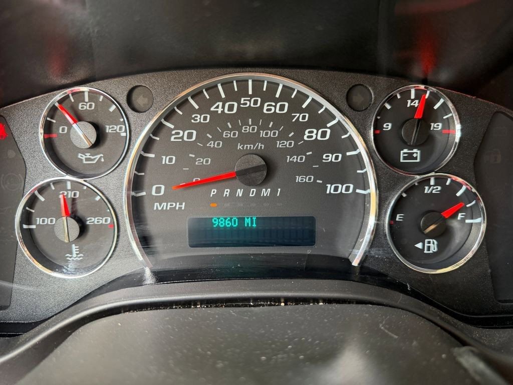 Used 2024 Chevrolet Express 2500 w/ Driver Convenience Package image 16