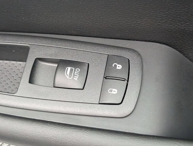 New 2027 Chrysler Pacifica Select FWD image 32