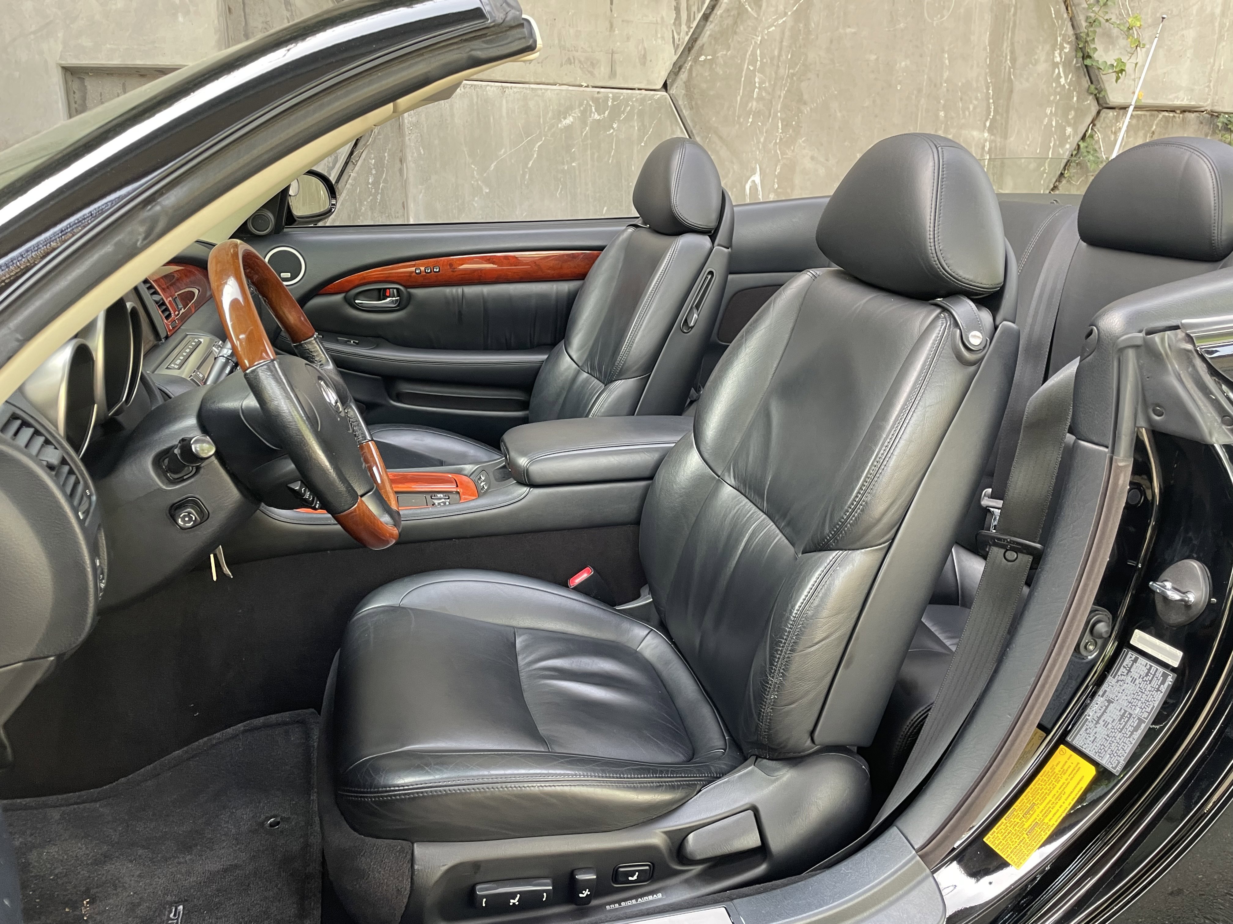 Used 2002 Lexus SC 430 Convertible image 3