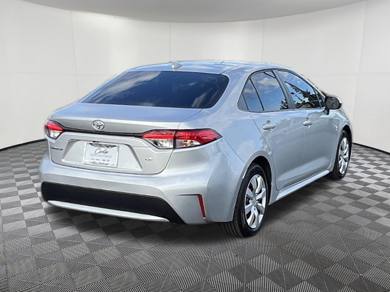 Used 2020 Toyota Corolla LE FWD image 6