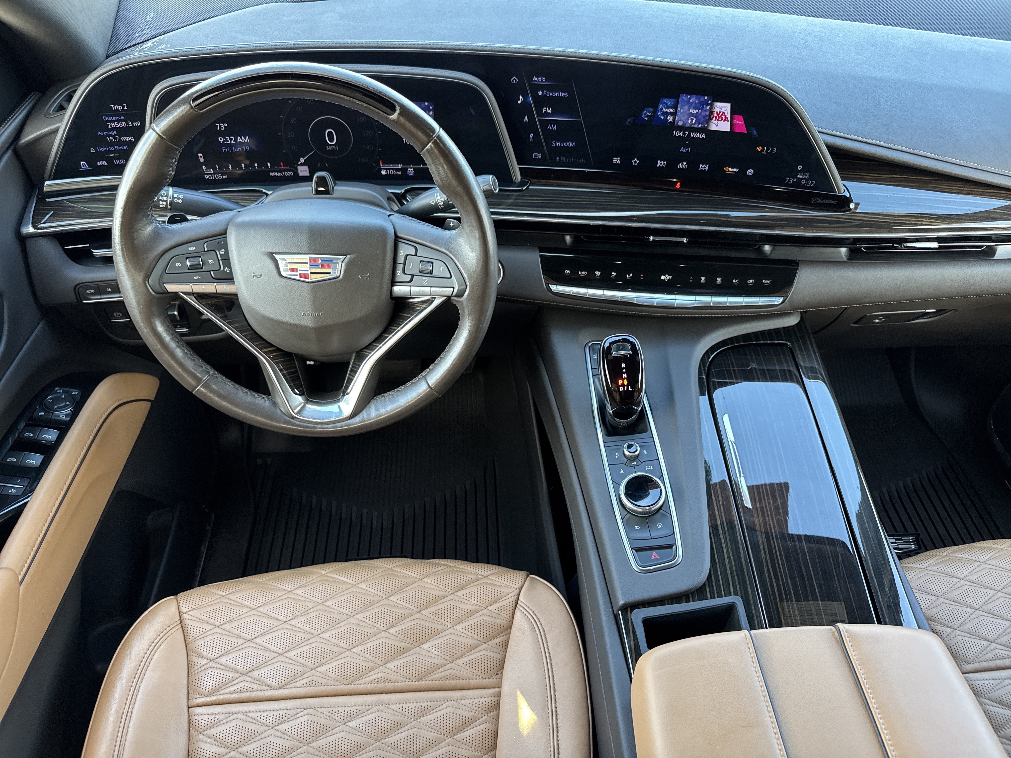 Used 2022 Cadillac Escalade ESV Premium Luxury w/ Performance Package AWD/4WD image 18
