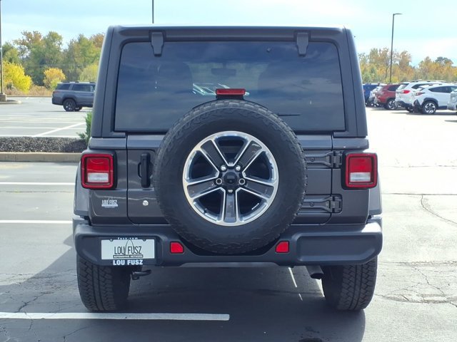Used 2019 Jeep Wrangler Unlimited Sahara AWD/4WD image 28