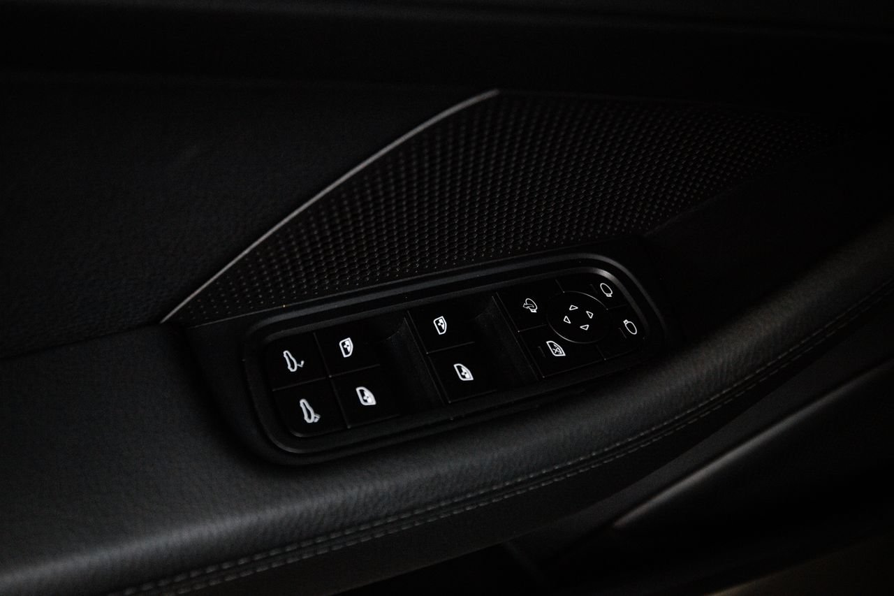 Certified 2025 Porsche Panamera image 22