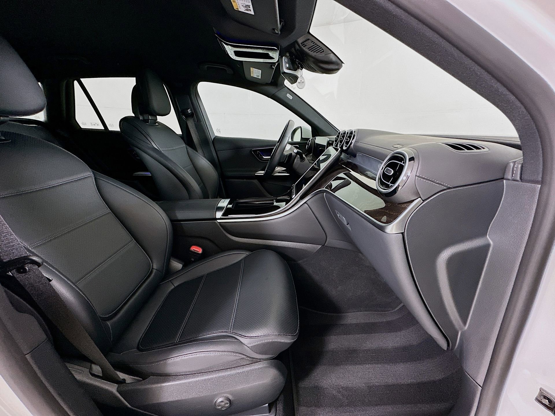 Used 2024 Mercedes-Benz GLC 300 image 29