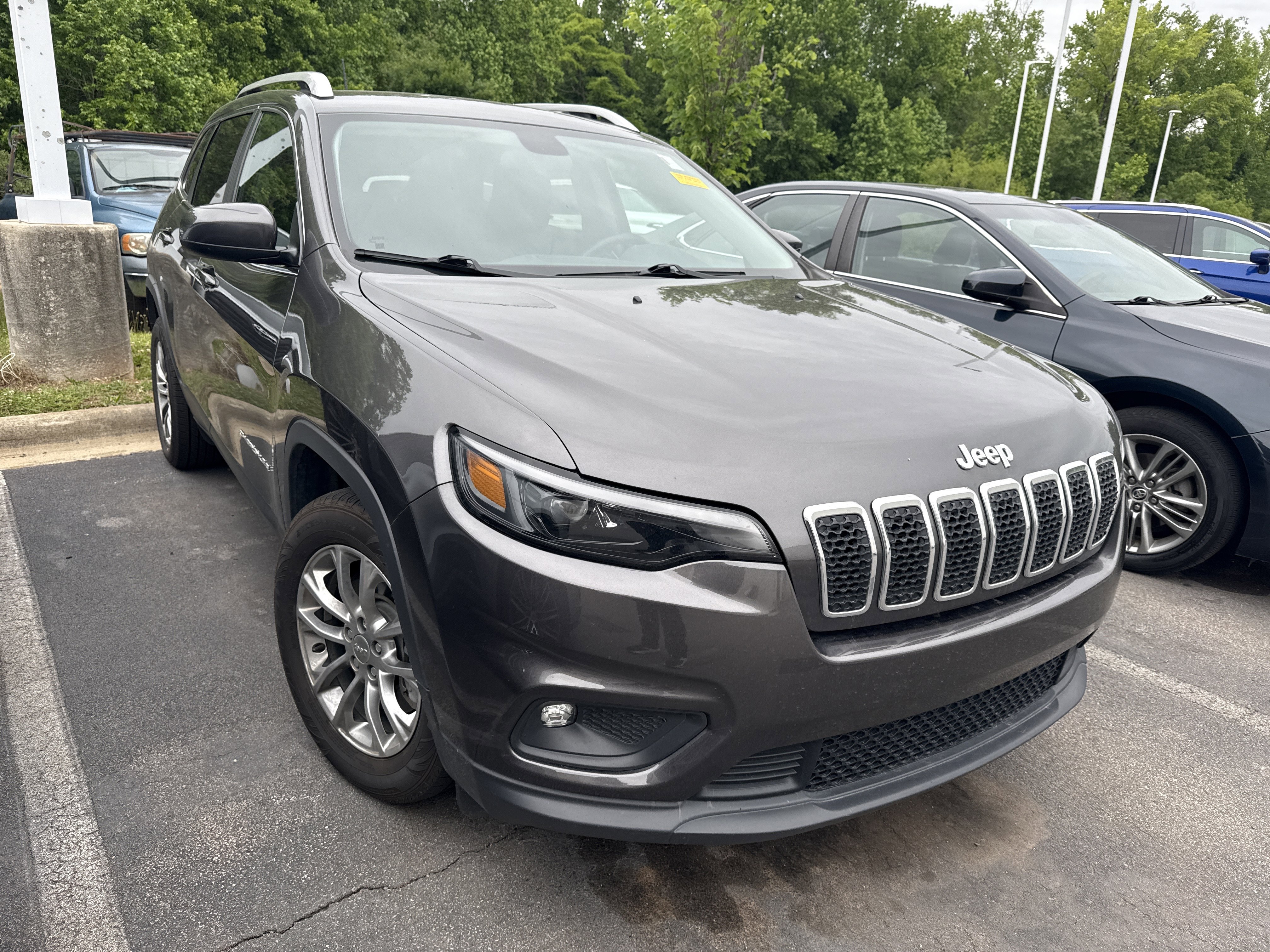 Used 2019 Jeep Cherokee Latitude Plus FWD image 38