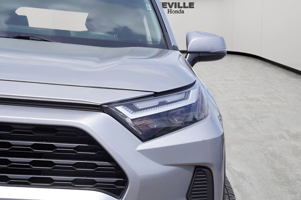 Used 2025 Toyota RAV4 XLE image 5
