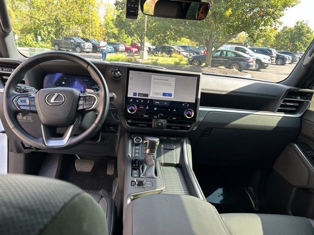 Used 2024 Lexus GX 550 AWD/4WD image 16