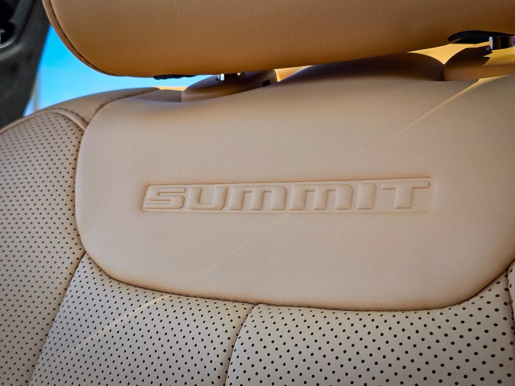 New 2026 Jeep Grand Cherokee Summit w/ Obsidian Package AWD/4WD image 19