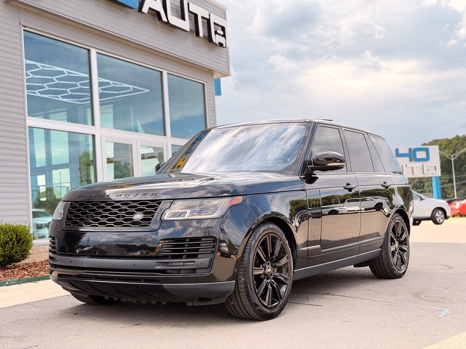 Used 2018 Land Rover Range Rover Supercharged AWD/4WD image 11