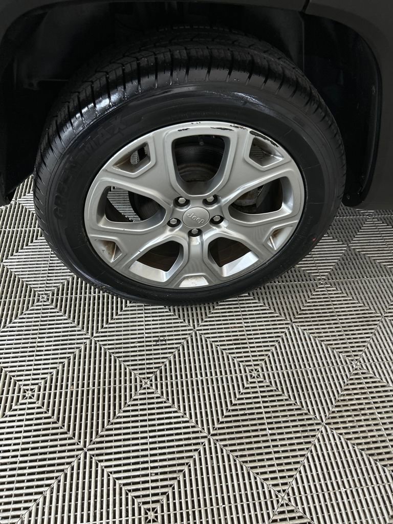 Used 2020 Jeep Renegade Limited w/ Safety and Security Group image 4