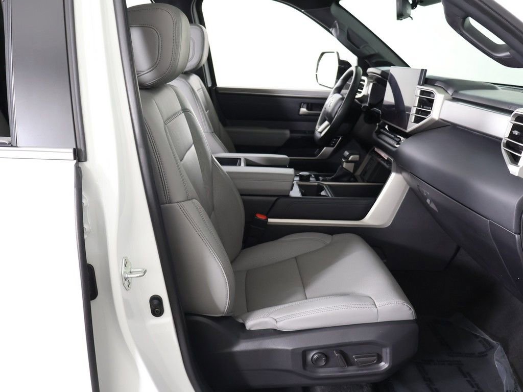 Used 2025 Toyota Tundra Limited AWD/4WD image 31