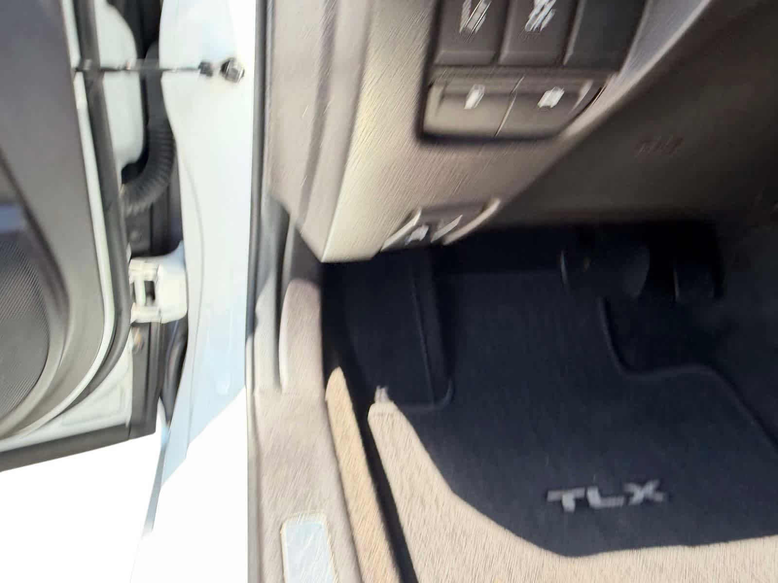 Used 2016 Acura TLX w/ Technology Package FWD image 18