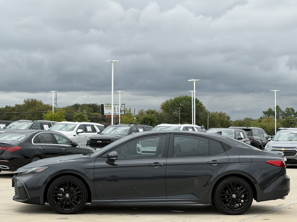 Used 2025 Toyota Camry SE FWD image 3