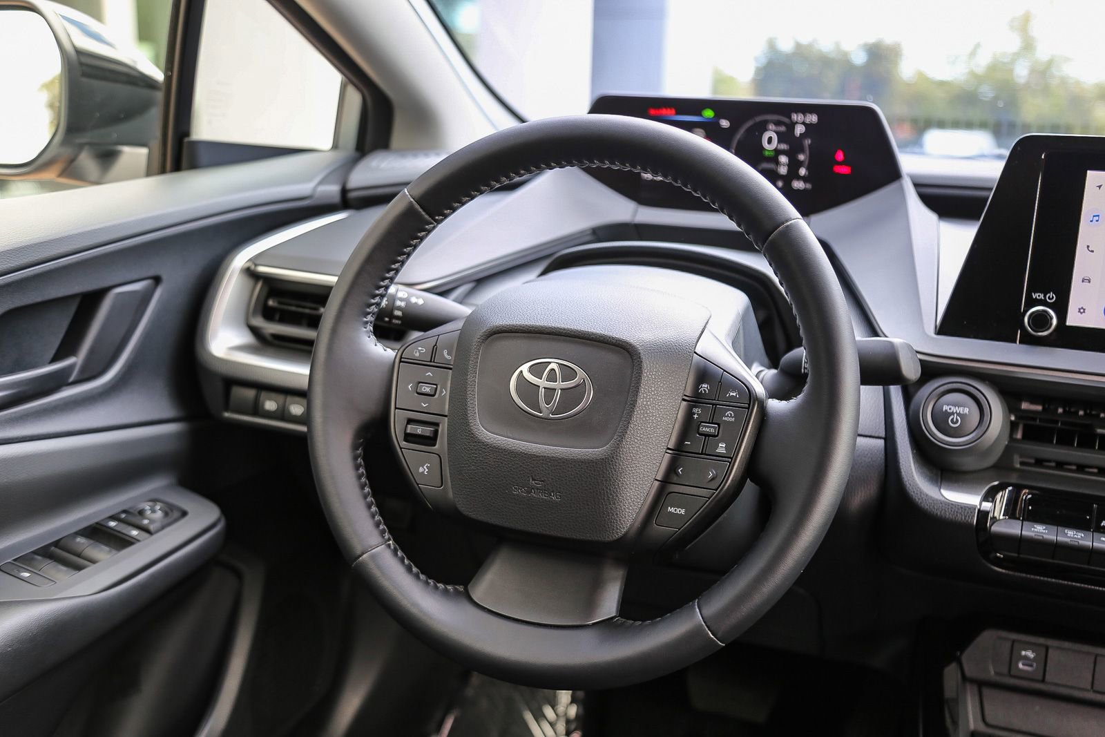Used 2025 Toyota Prius LE FWD image 15