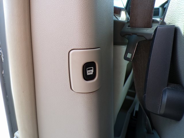 Used 2009 Chrysler Town & Country Touring image 12