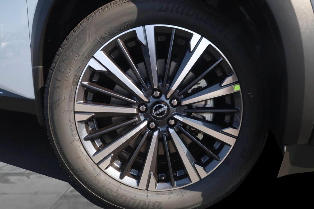 New 2026 Nissan Pathfinder Platinum image 3