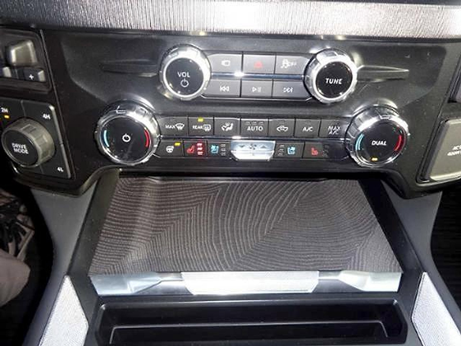 Used 2025 Ford F350 Platinum w/ FX4 Off-Road Package image 27