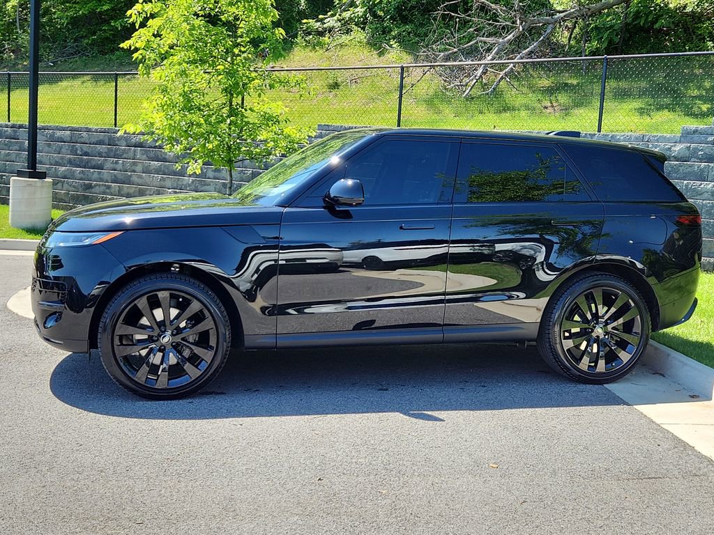 Used 2024 Land Rover Range Rover Sport SE AWD/4WD image 6