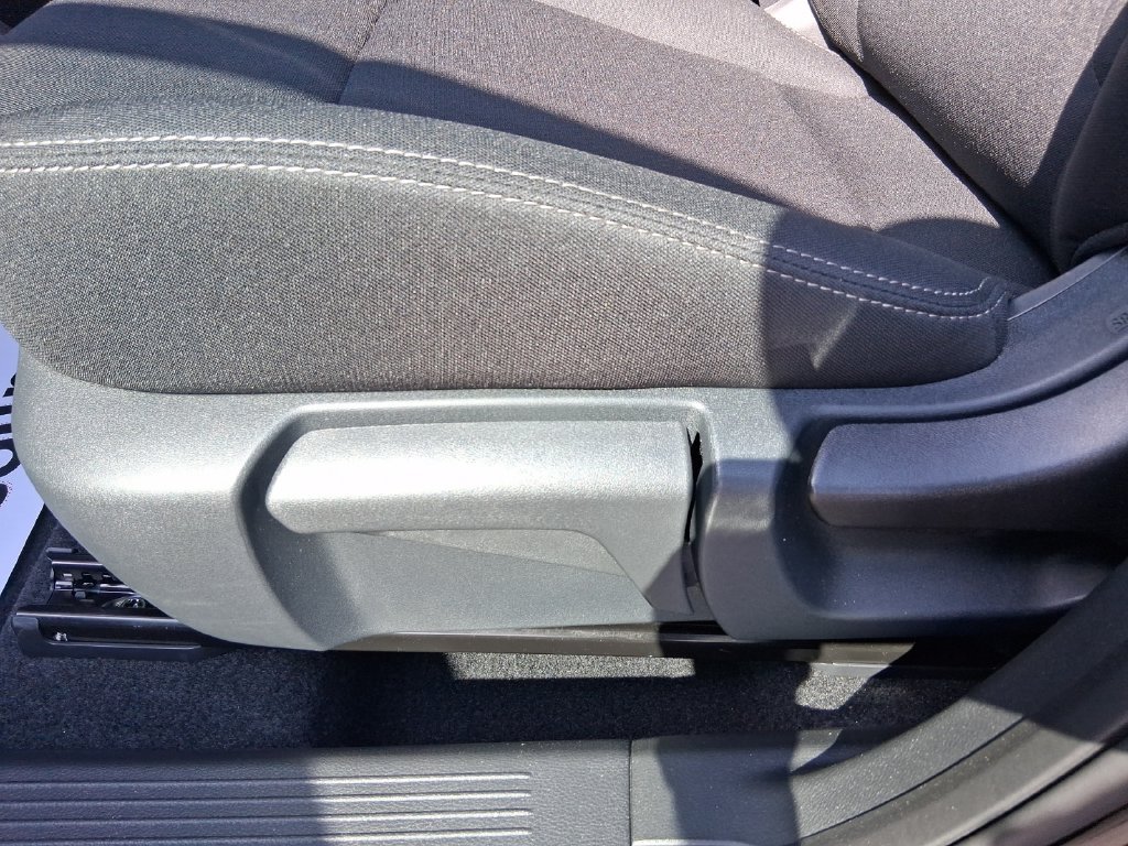 Used 2026 Nissan Rogue S FWD image 13