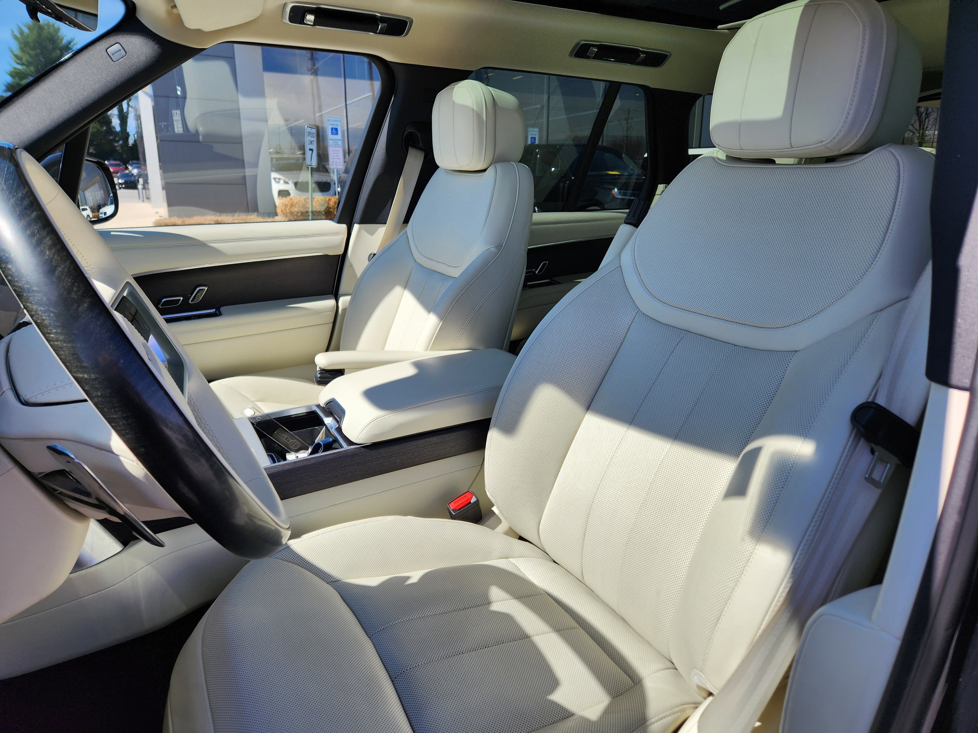 Used 2024 Land Rover Range Rover SE image 10