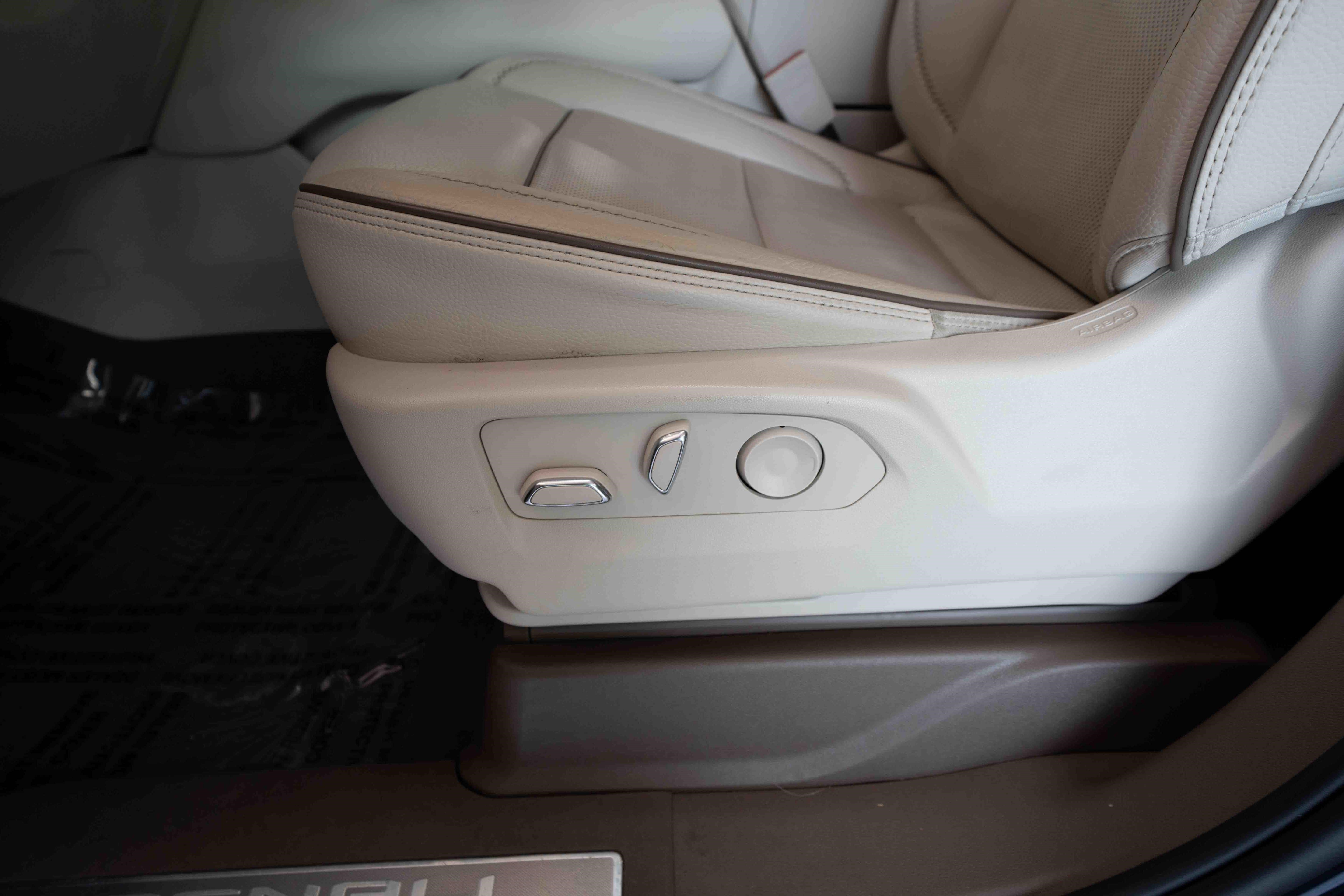 Used 2023 GMC Yukon XL Denali AWD/4WD image 12