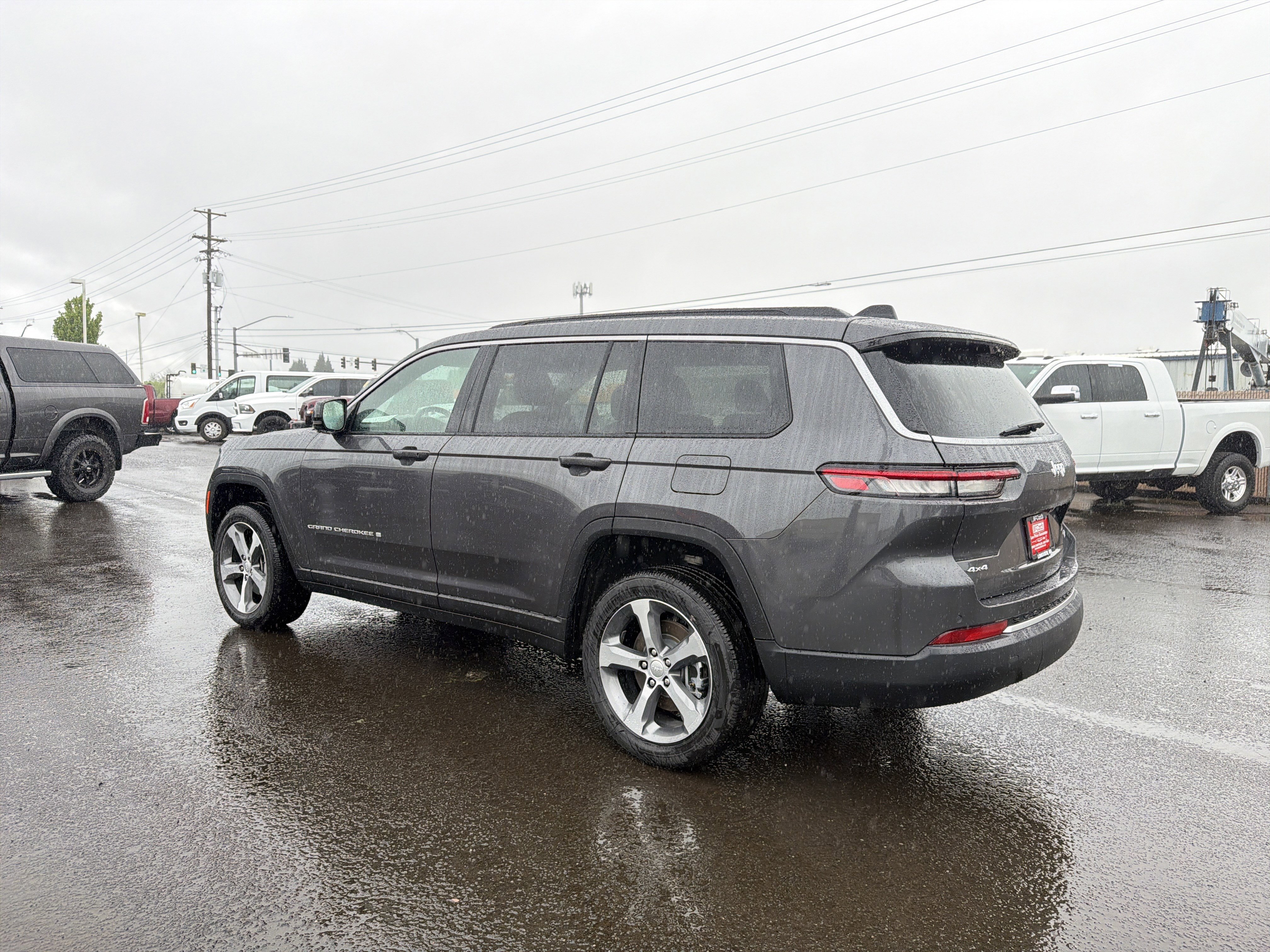 New 2026 Jeep Grand Cherokee L Limited w/ Luxury Tech Group II AWD/4WD image 3