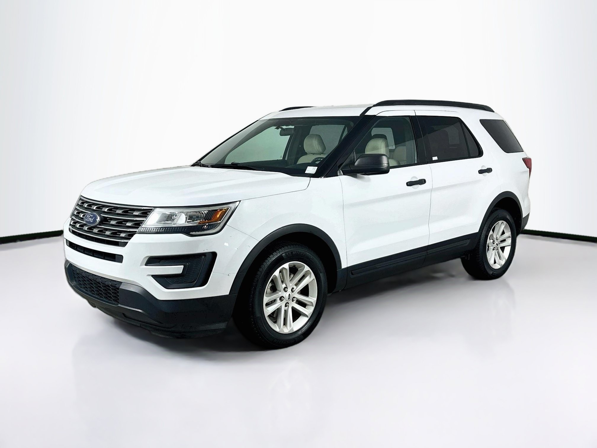 Used 2017 Ford Explorer FWD image 3
