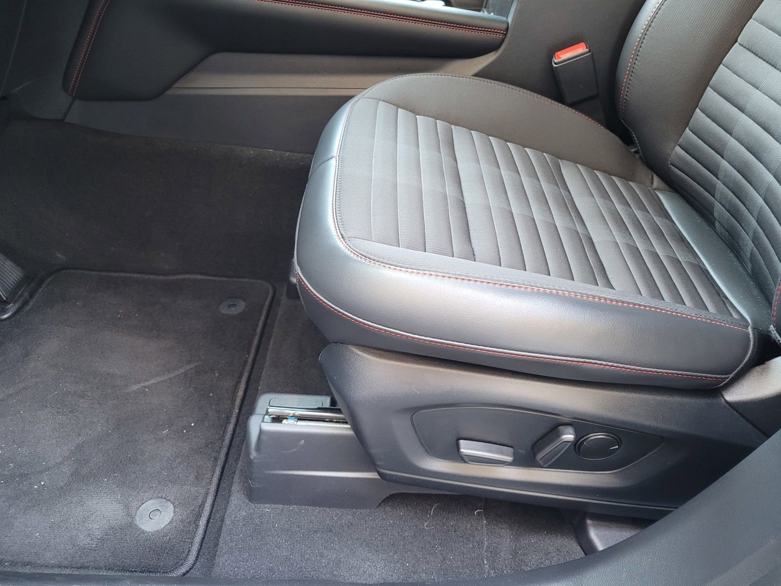 Used 2026 Ford Explorer ST-Line image 23