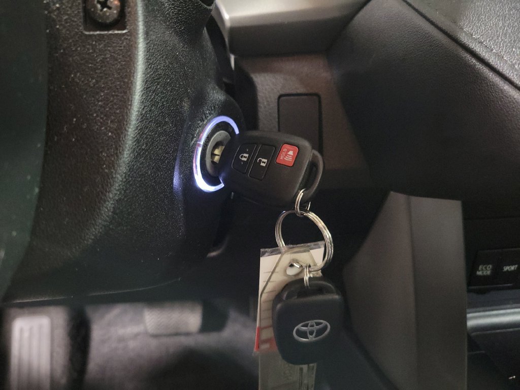 Used 2016 Toyota RAV4 LE AWD/4WD image 19