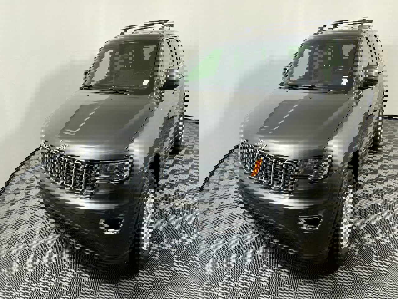 Used 2020 Jeep Grand Cherokee Laredo image 9