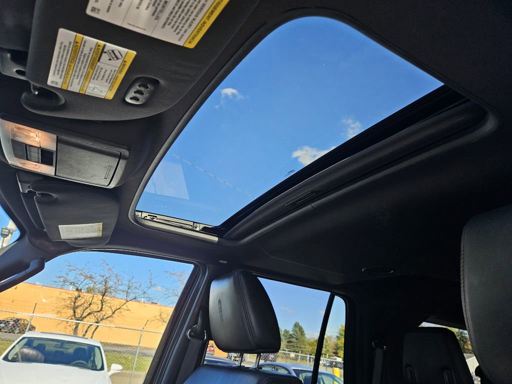 Used 2012 Lincoln Navigator 4WD image 10