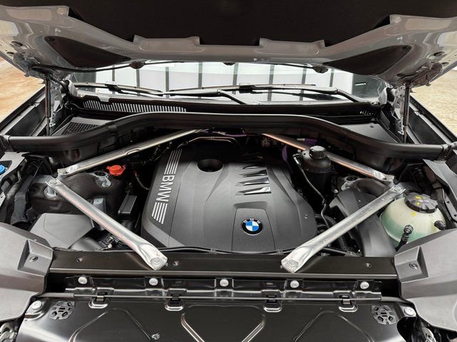 Used 2026 BMW X7 xDrive40i w/ M Sport Package AWD/4WD image 26