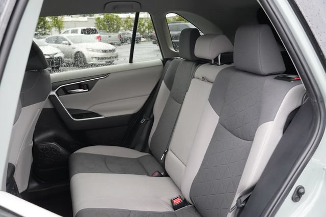 Used 2022 Toyota RAV4 XLE FWD image 16