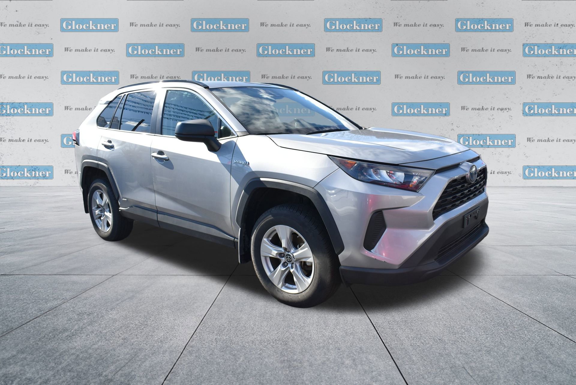 Used 2021 Toyota RAV4 LE image 3