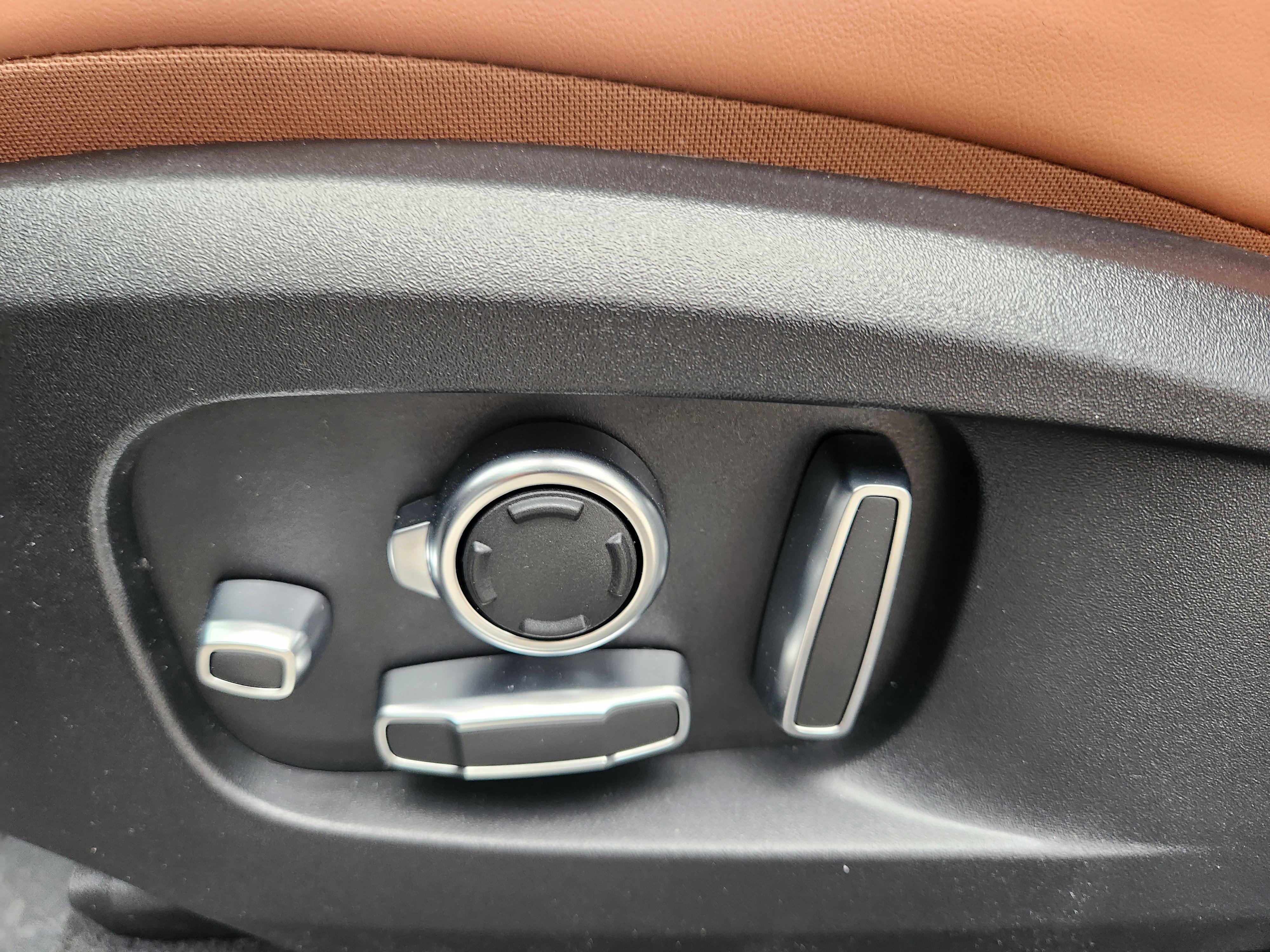 New 2026 Jaguar F-PACE R-Dynamic S image 12