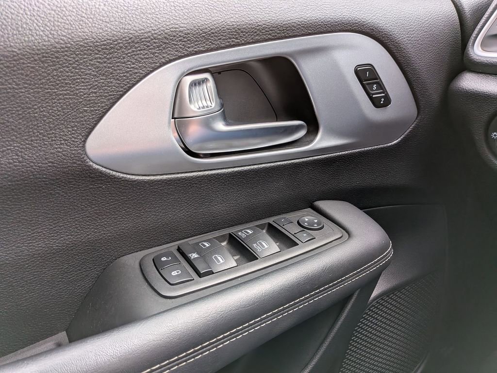 Used 2023 Chrysler Pacifica Touring-L w/ S Appearance Package image 27