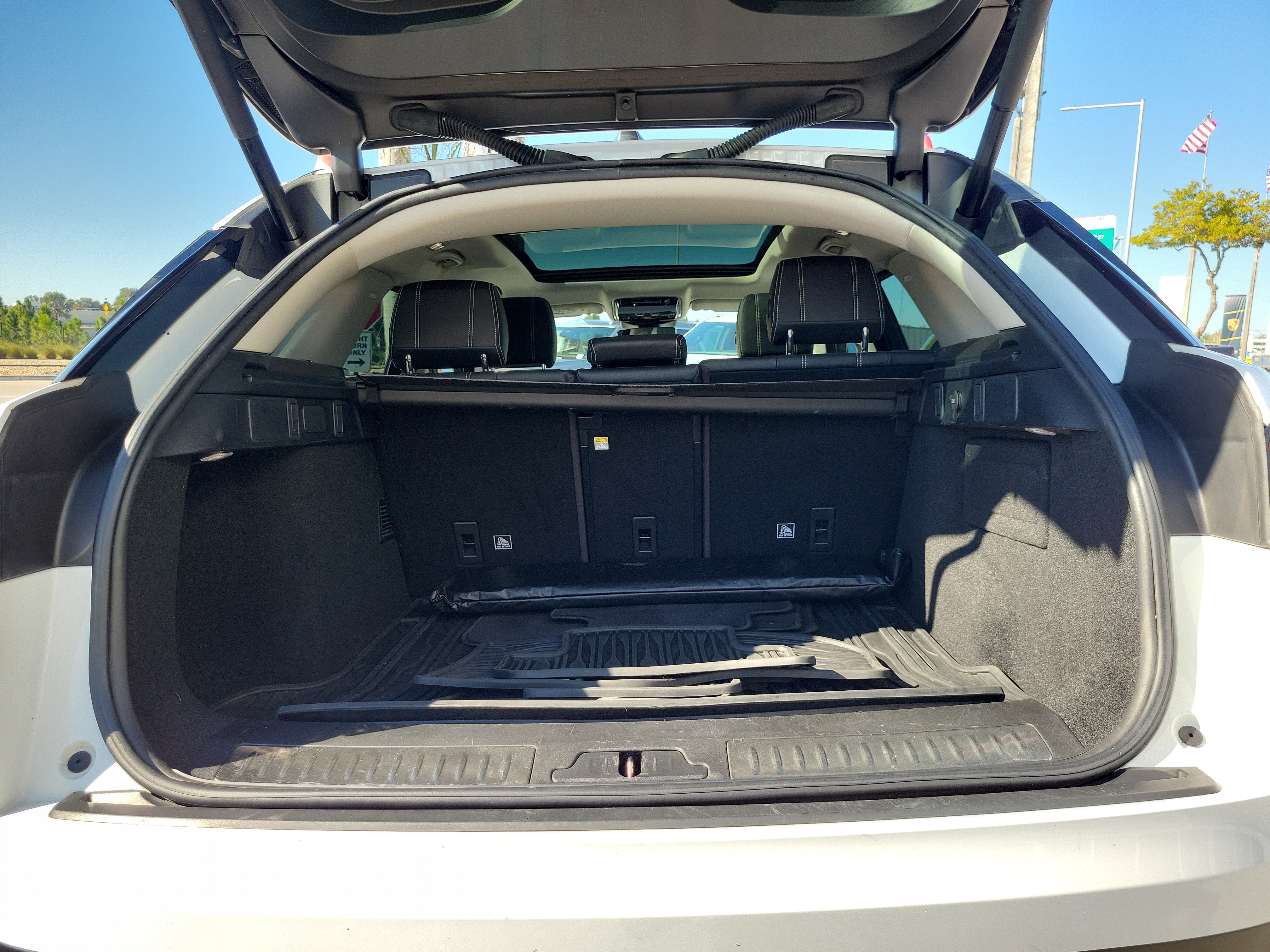 Used 2019 Land Rover Range Rover Velar S image 15