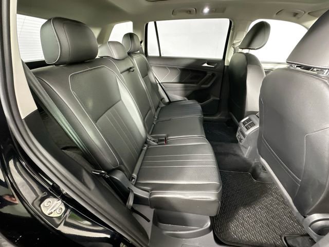 Used 2022 Volkswagen Tiguan SE w/ Panoramic Sunroof Package image 28