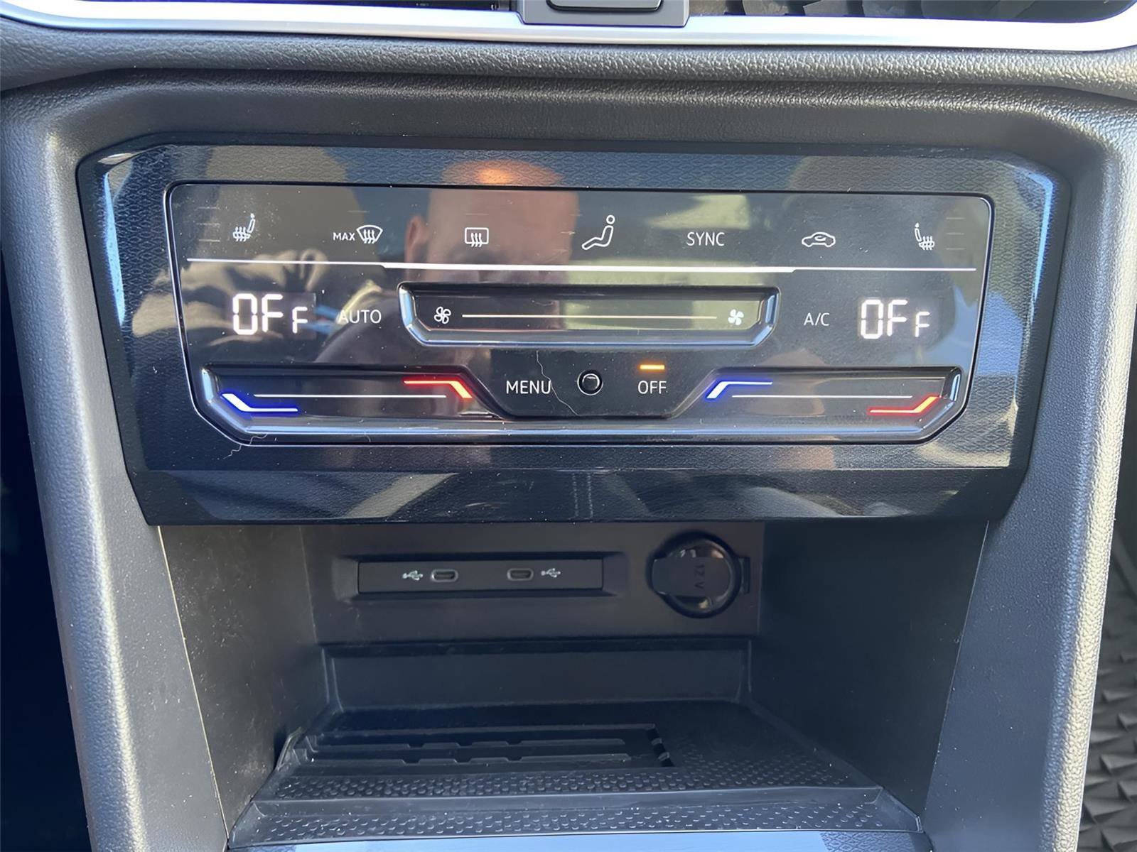 Used 2025 Volkswagen Taos SE w/ Panoramic Sunroof Package image 31