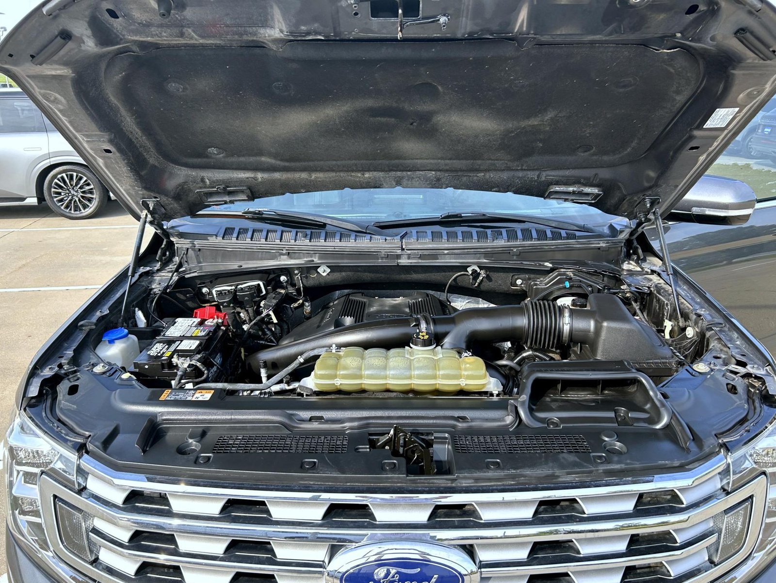Used 2019 Ford Expedition Limited w/ Equipment Group 301A AWD/4WD image 26