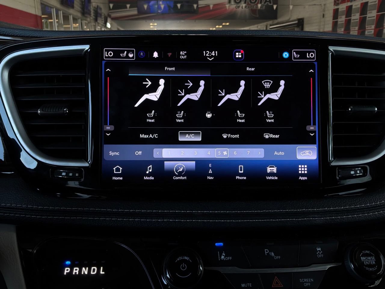 Used 2023 Chrysler Pacifica Limited FWD image 41