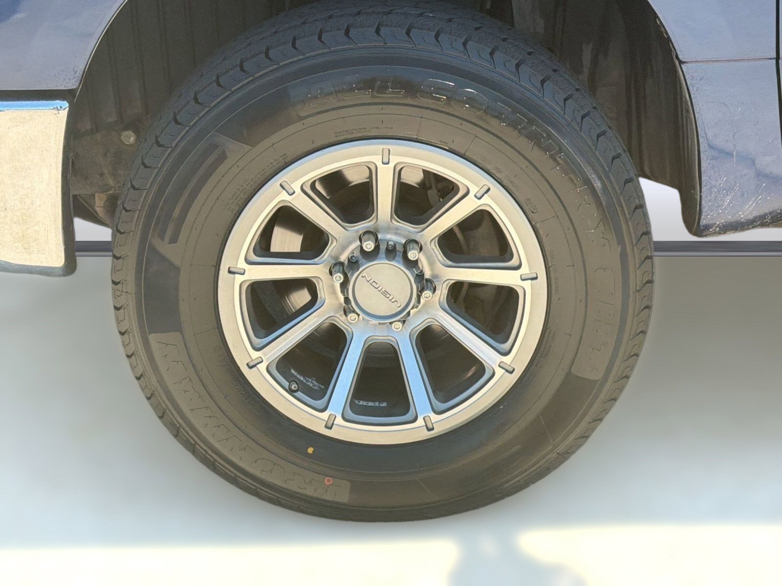 Used 2017 Nissan Titan SV RWD image 12