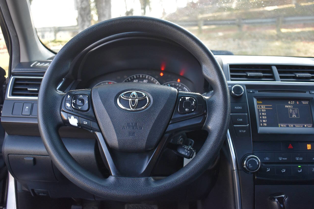 Used 2015 Toyota Camry LE FWD image 19