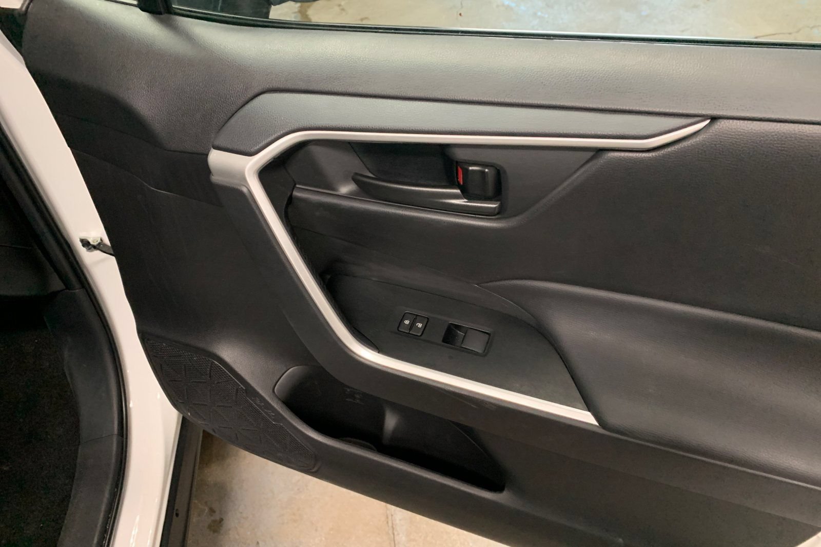 Used 2025 Toyota RAV4 LE AWD/4WD image 20