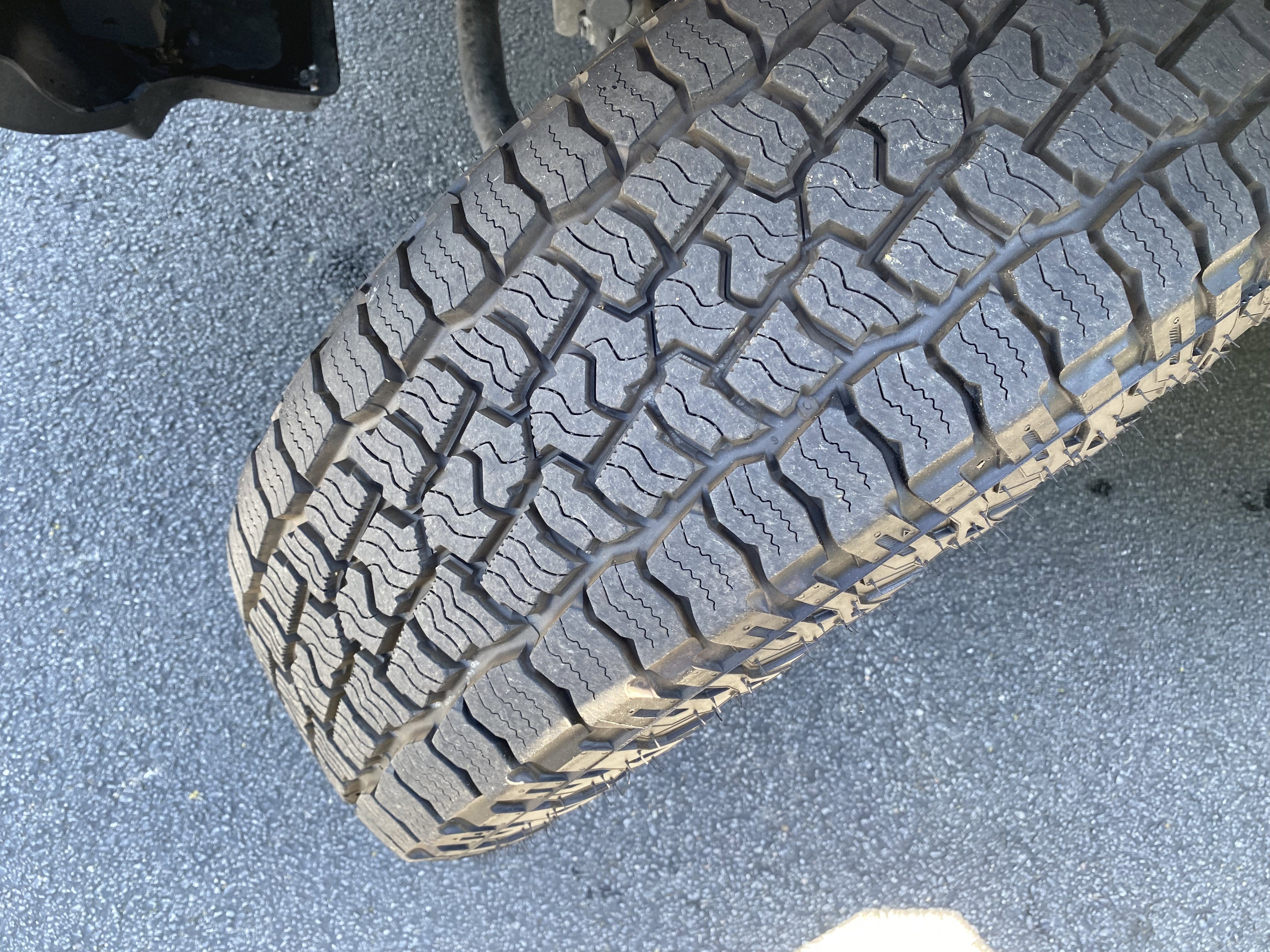 Used 2020 Jeep Gladiator Overland AWD/4WD image 12