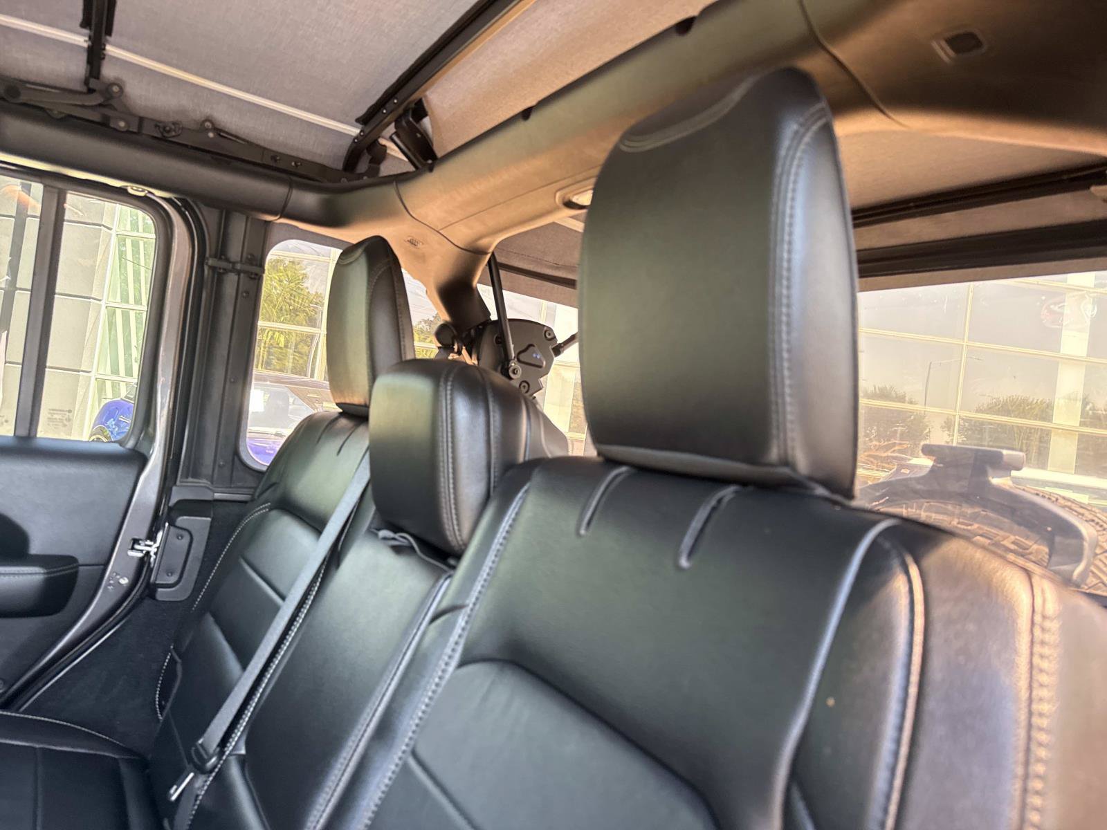 Used 2018 Jeep Wrangler Unlimited Sahara AWD/4WD image 13