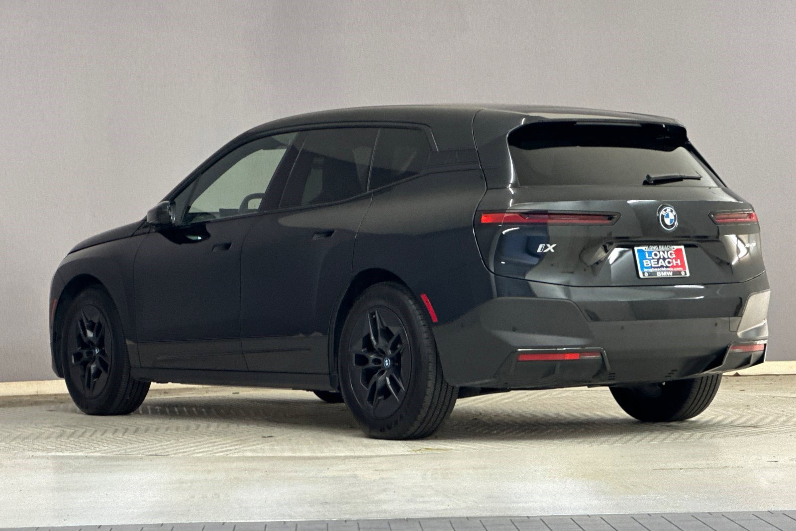 Used 2023 BMW iX xDrive50 w/ Premium Package image 3