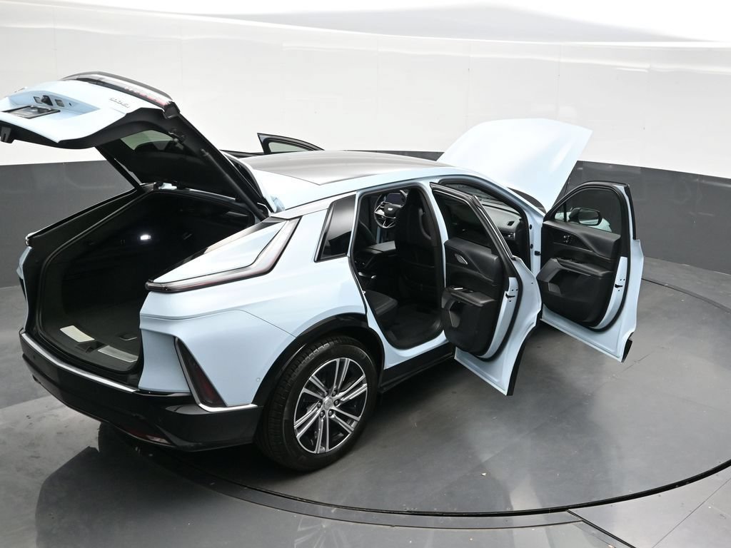 Certified 2024 Cadillac Lyriq Luxury AWD/4WD image 35