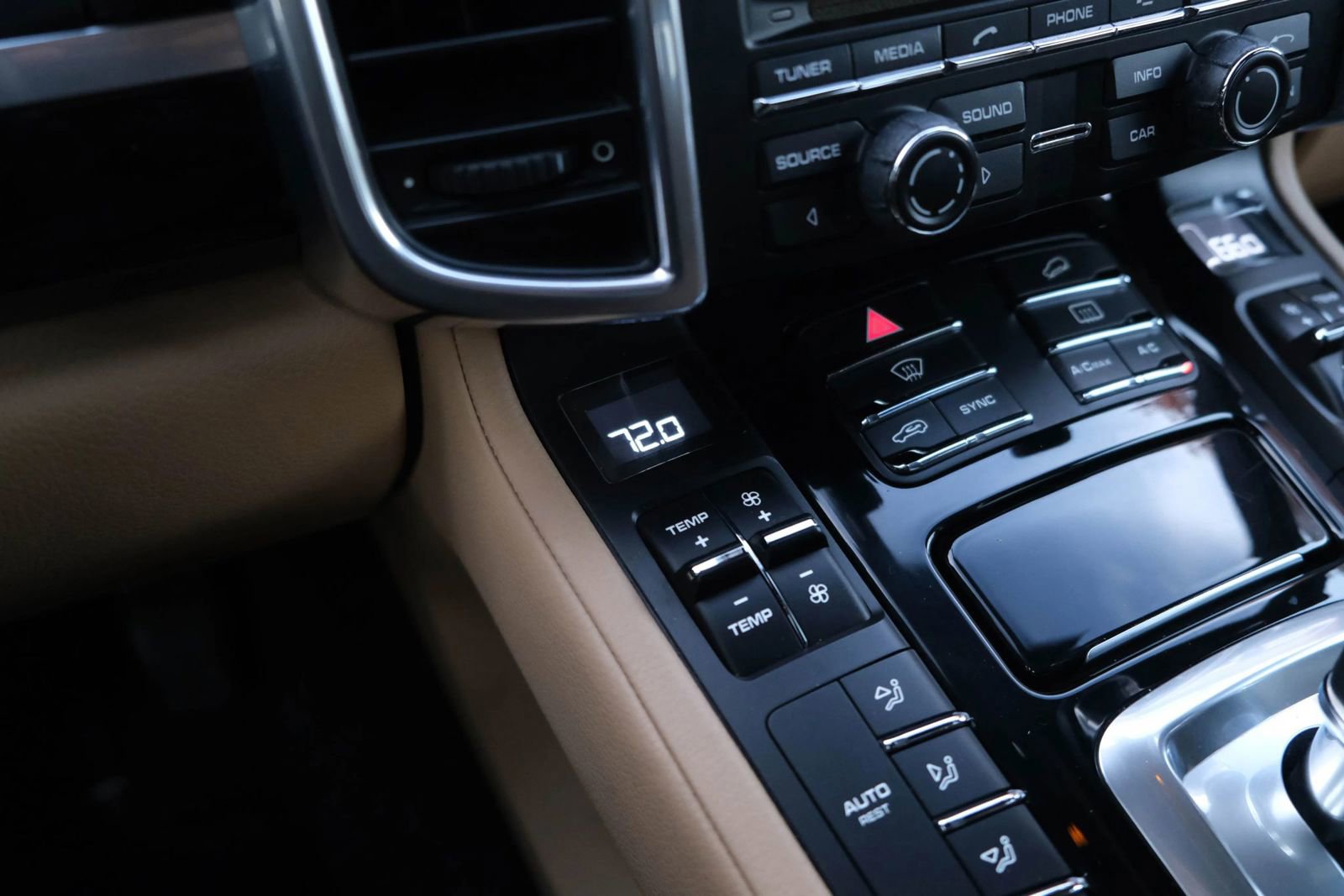 Used 2016 Porsche Cayenne Sport Utility 4D image 41